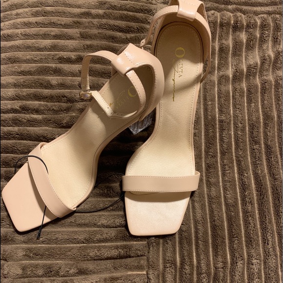 Nude /Clear heels Forever 21 BRAND NEW - Picture 2 of 3